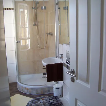 Dreimaederlhaus Hostal Rieden