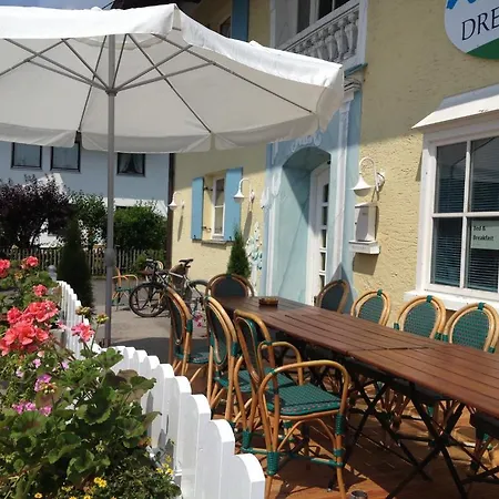 Dreimaederlhaus Hostal