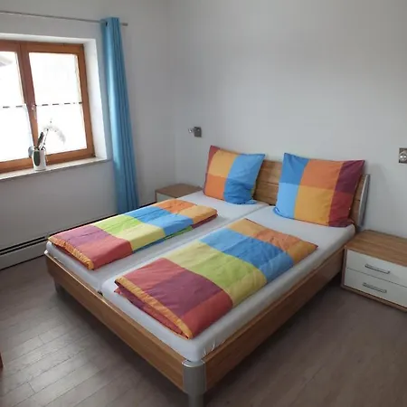 德雷玛德罗斯雷登酒店 *